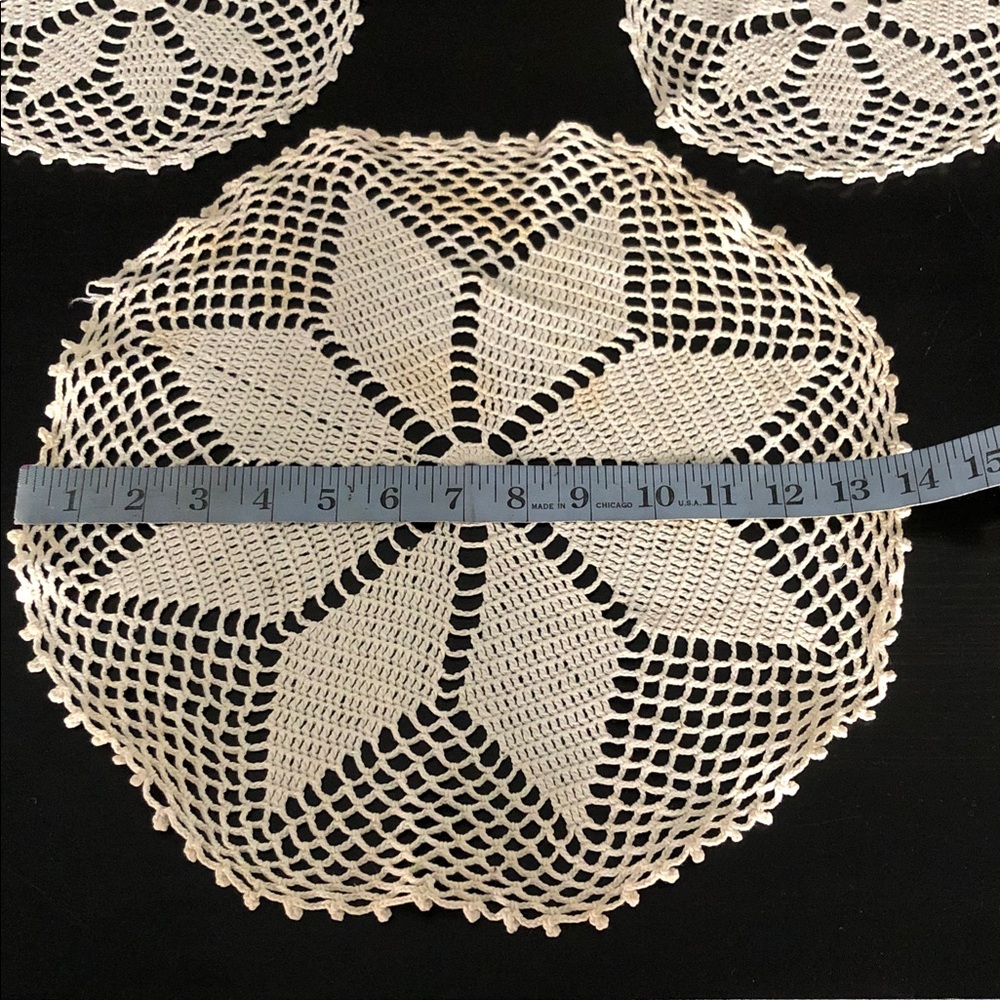 BUNDLE OF THREE VINTAGE CROCHET DOILIES - Picture 9 of 11